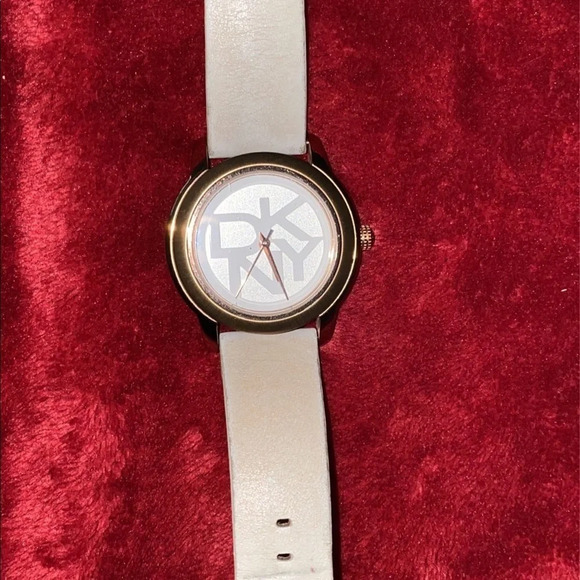 🎉HP🎉 DKNY white Genuine White leather Strap Logo Dial Rose gold tone wa… - Picture 6 of 10